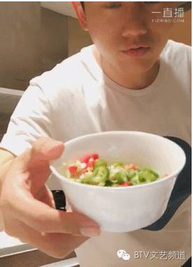 张杰直播做饭挣20万?不过重点是谢娜很有口福啊!