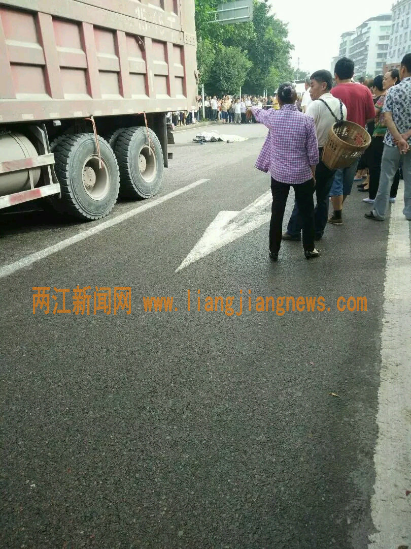 重庆西彭汽车站路口发生骇人交通事故