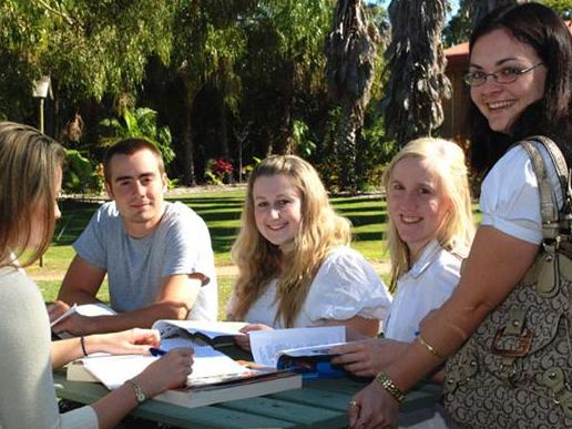 高中生选择去澳洲留学的利与弊