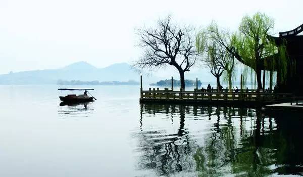 杭州西湖旧十景人潮汹涌,新十景人少景美!你想