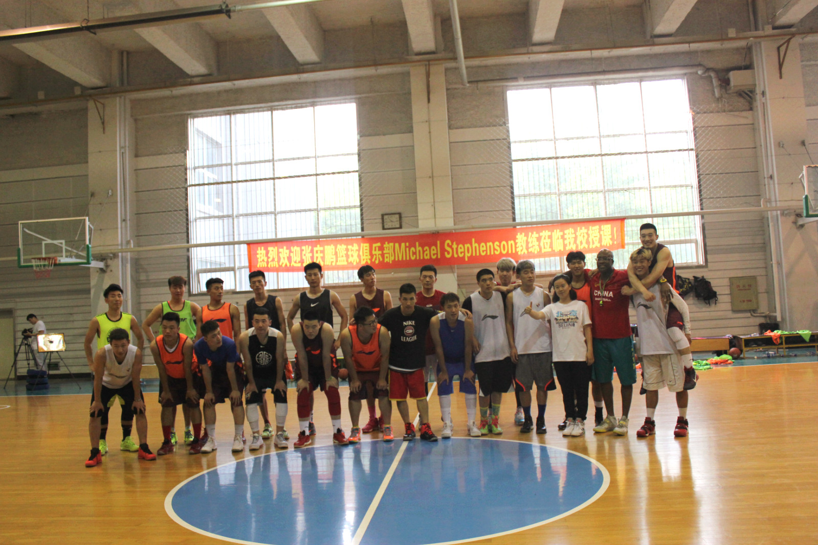 张庆鹏篮球俱乐部与沈阳体育学院签订合作协议