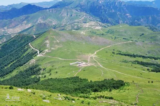 北京第一峰灵山是集自然保护区与自然景观于一体的山岳型自然风景旅游