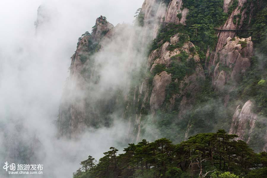 黄山:上帝遗落的盆景 烟云下的青山黛石风光旖旎