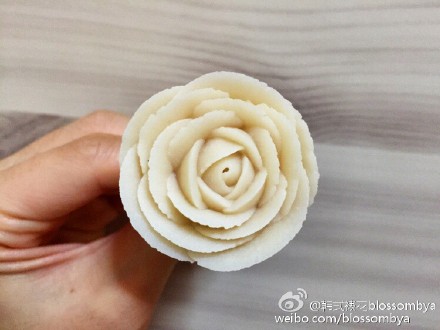 【韩式裱花蛋糕】抹面和裱玫瑰花教程!
