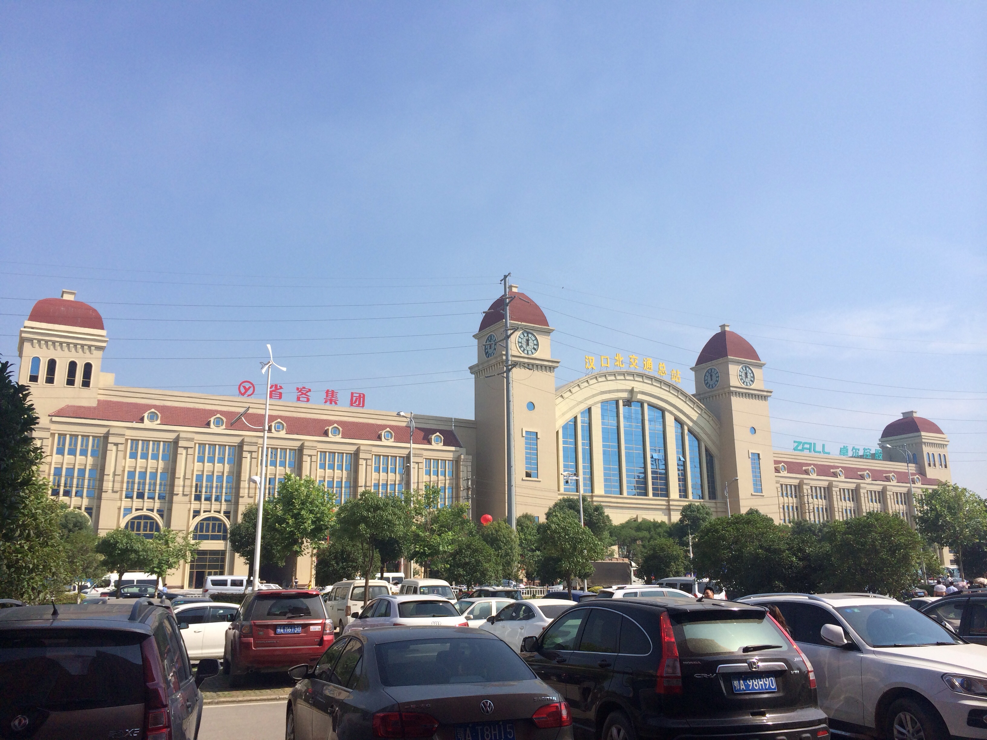 武汉最大客运综合体 汉口北交通总站启用 