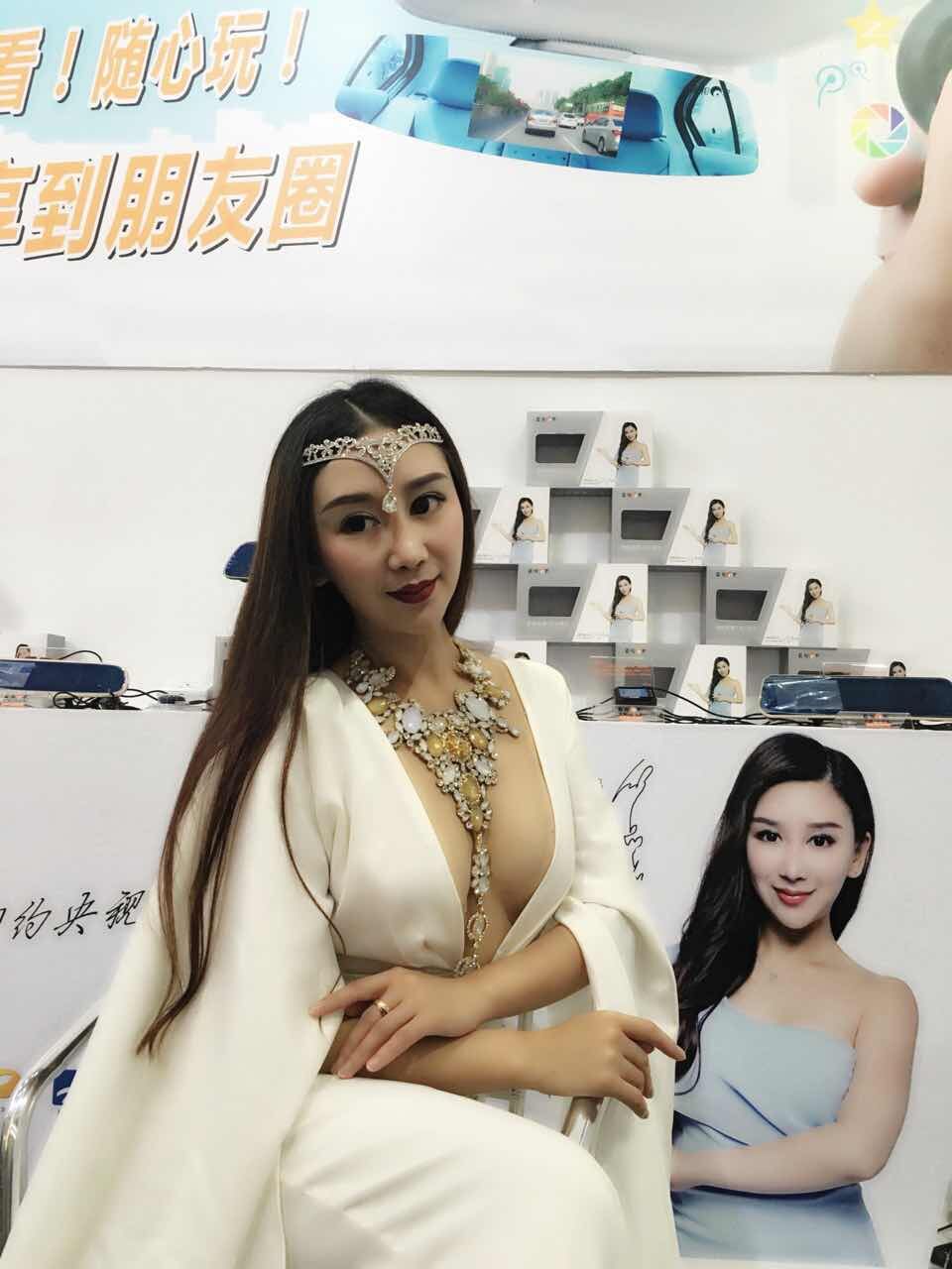 女神邹晶晶性感现身重新定义了性感与美丽,而品牌代言人,其个人魅力