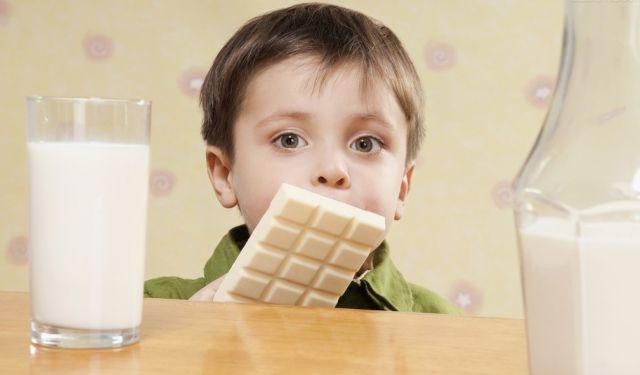 宝宝几岁能喝牛奶?儿童牛奶到底是个什么鬼?