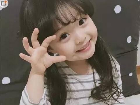 韩国小萝莉可爱扎发 小女孩编发扎发儿童发型大全