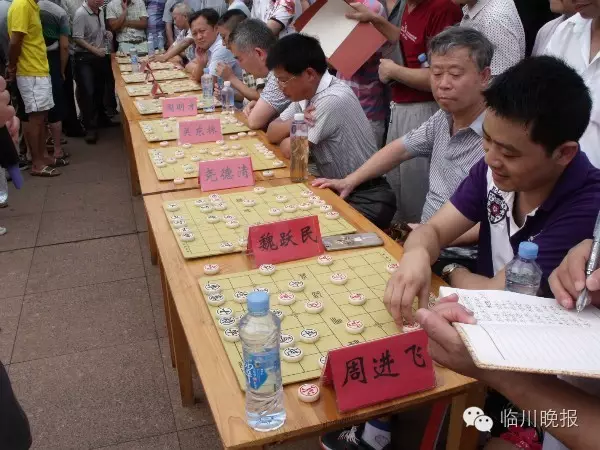 一副象棋一个马五个兵猜成语_象棋两个车一个马图片