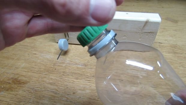 如何使用矿泉水瓶制作一个简易高效的捕鼠器
