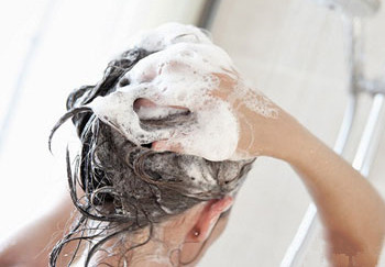 洗头发时掉很多头发怎么办