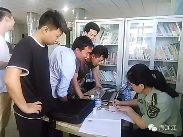 12位福州理工学院的学生来连江县医院做了这