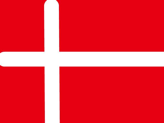 第一个是 瑞士国旗,第二个是 丹麦国旗