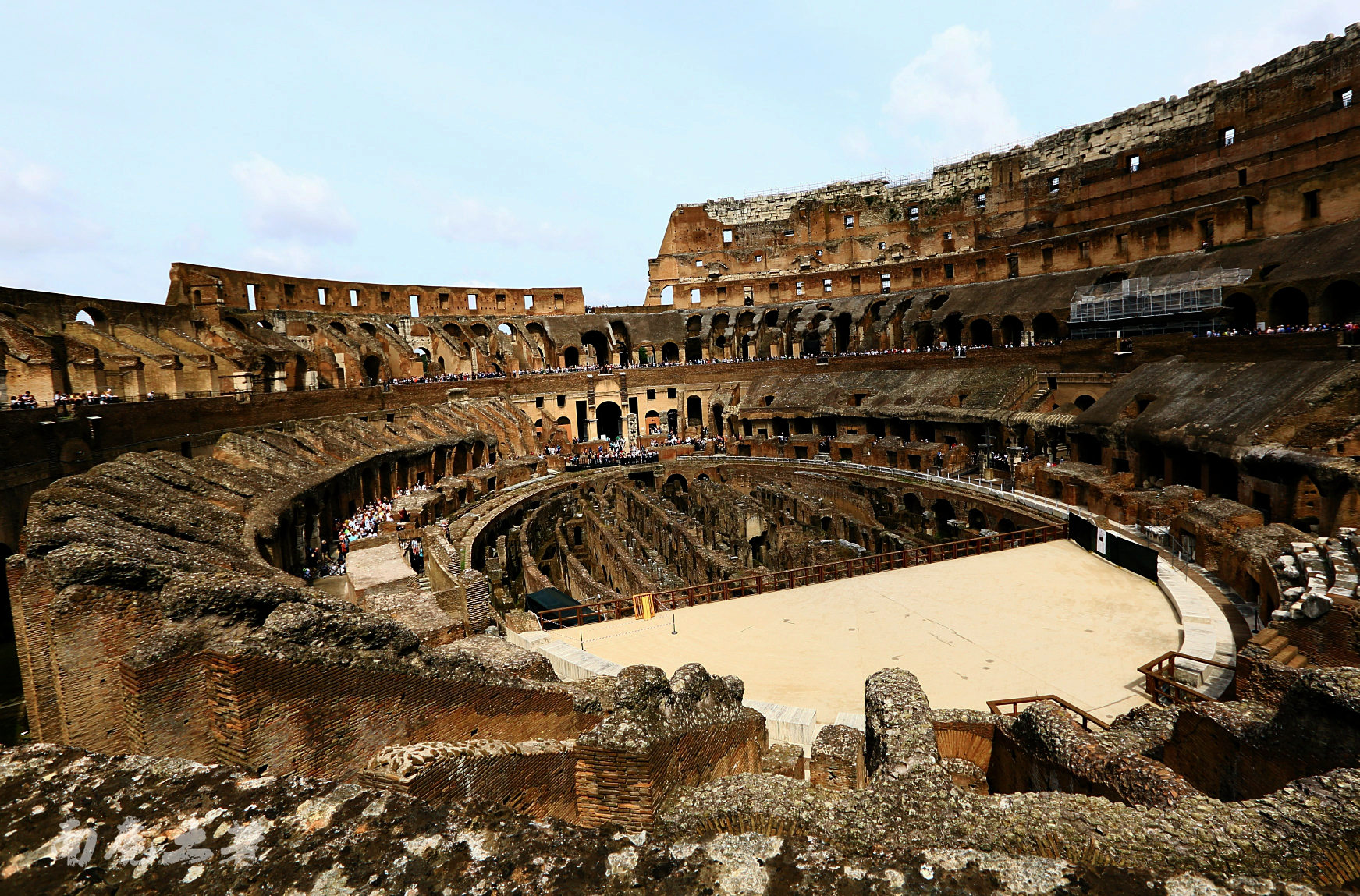 在罗马和早晨太阳，意大利的罗马斗兽场 库存照片. 图片 包括有 杨梅, 大剧场, 布琼布拉, 论坛, 外部 - 72649344