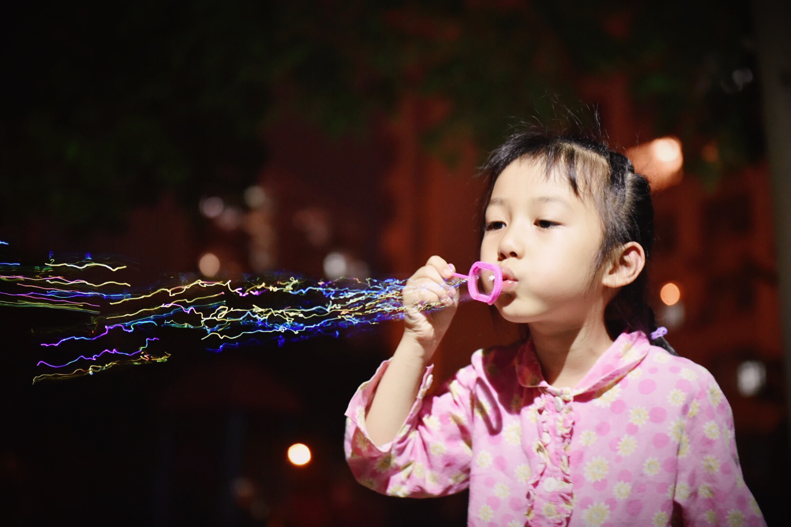 【吹泡泡的小女孩摄影图片】北京圆明园人像摄影_富于想象的驴_太平洋电脑网摄影部落
