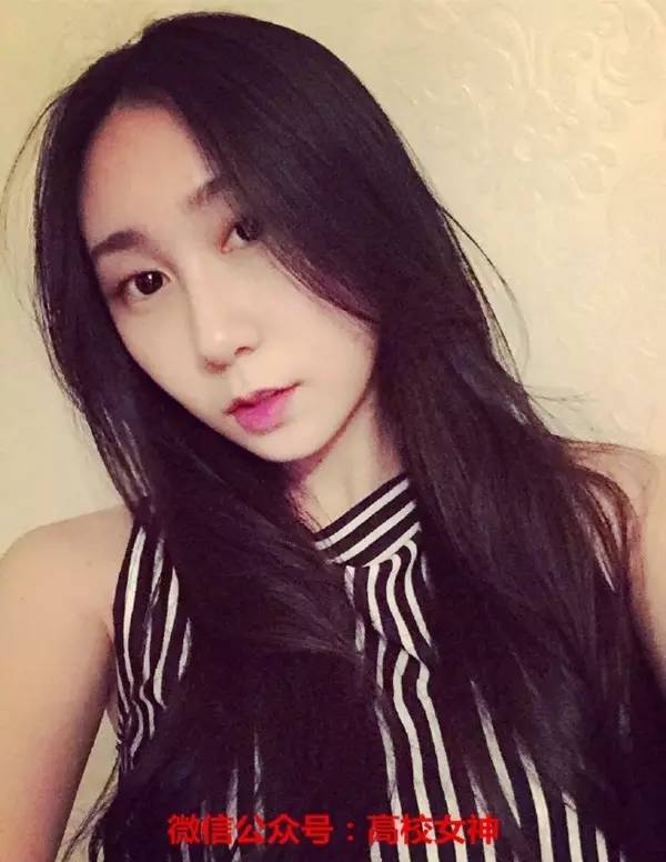 水均益23岁女儿毕业照水亦诗双眸透亮相当水灵