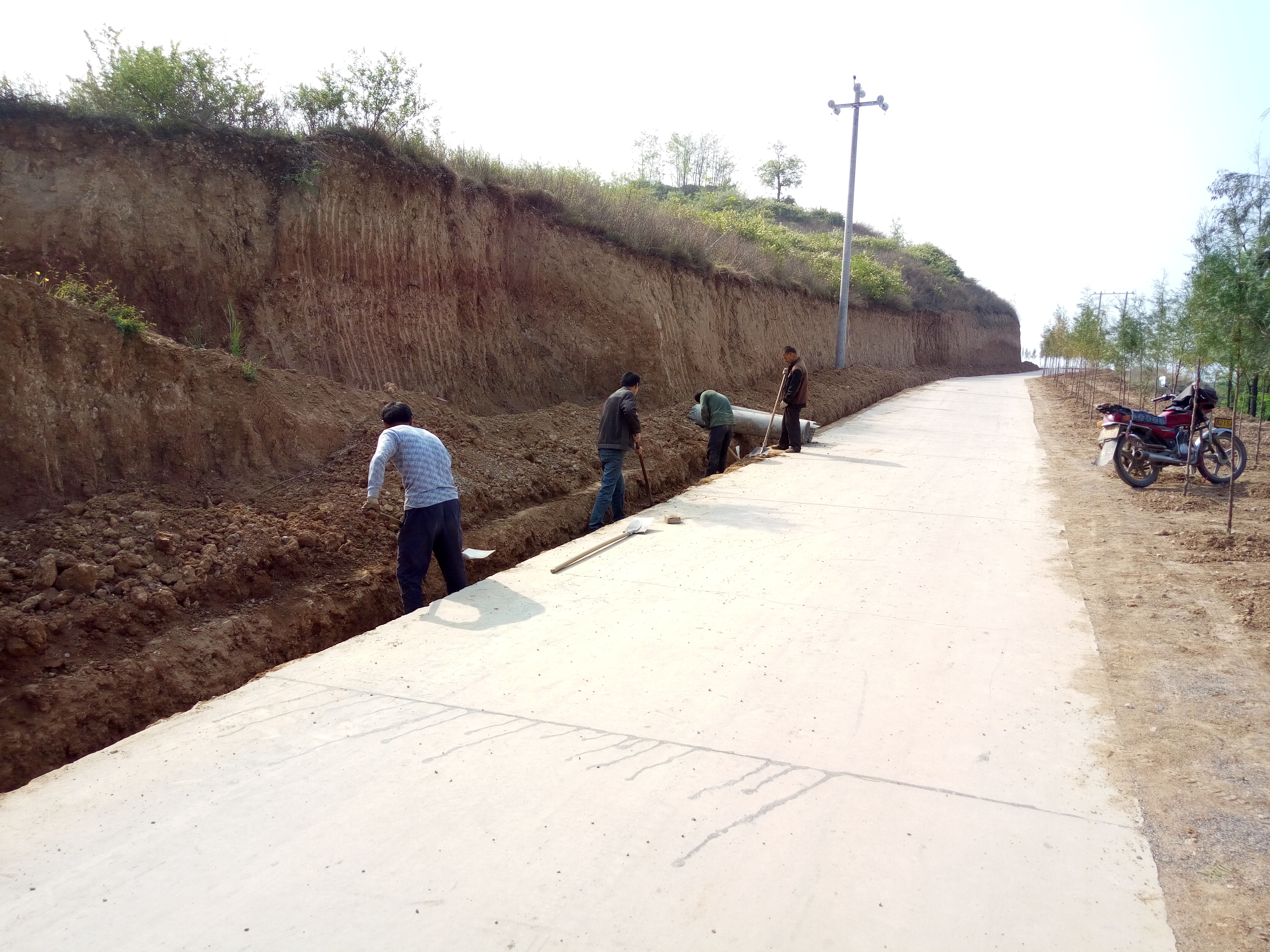 铜川市印台区广阳镇徐家山村实施道路加宽项目