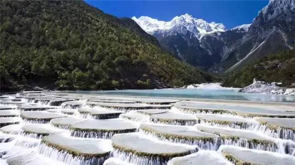 云南丽江蓝月谷风景区