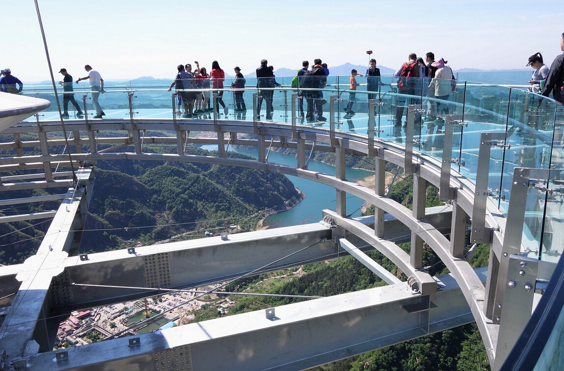 石林峡亲子游勇闯玻璃观景台