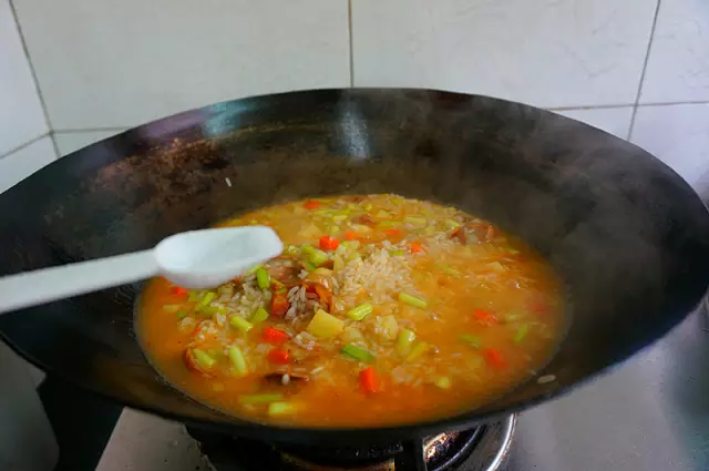 【美食】香肠土豆焖饭