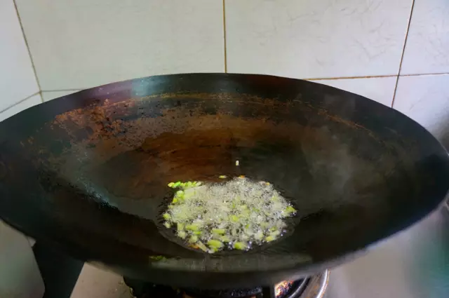 【美食】香肠土豆焖饭