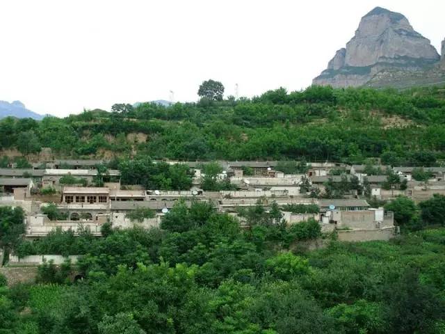 东峪,在定襄县河边镇境内,太行山大峡谷,滹沱河畔.