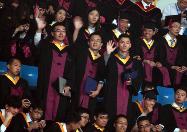 清华大学举行2016年本科生毕业典礼
