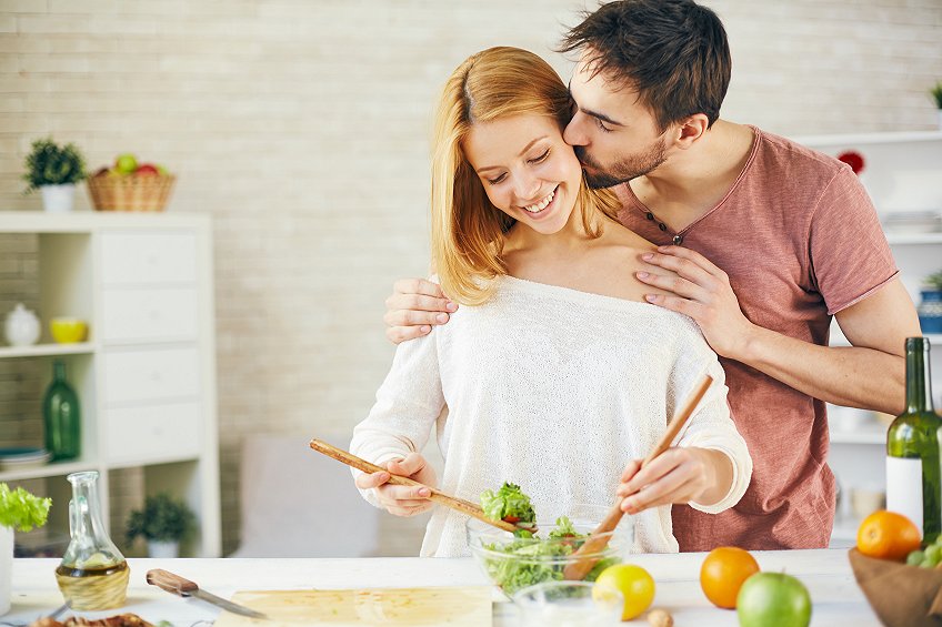 女娶男嫁要不要穿婚纱_我要不要穿小背心有图(3)