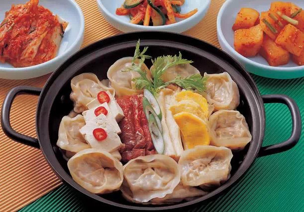 国外饺子是啥样的?朝鲜饺子包辣椒印度烤着吃