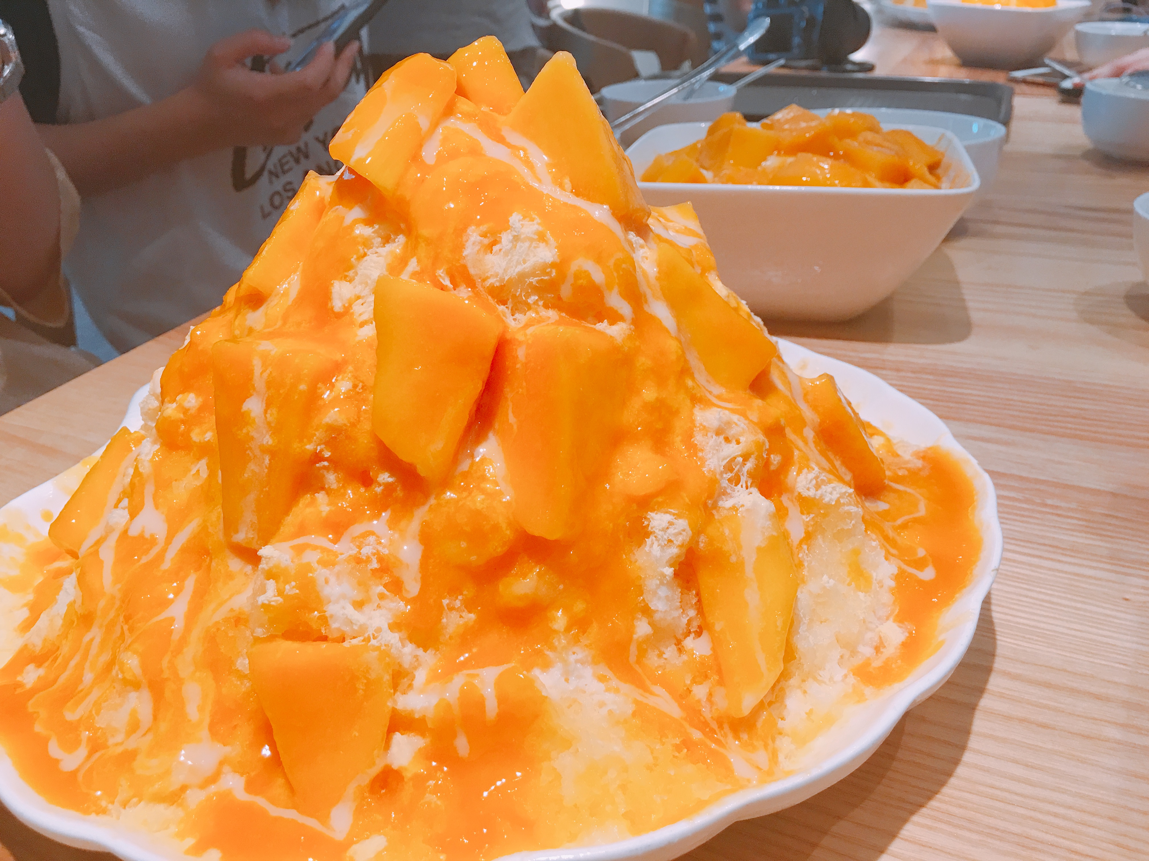 超好吃的芒果炒冰沙，排队才能买到的美食。