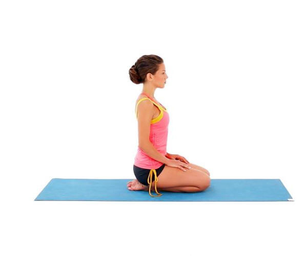 跪坐其实是非常养腰的,可以有效的治疗腰痛,因为出现腰痛的原因大多数