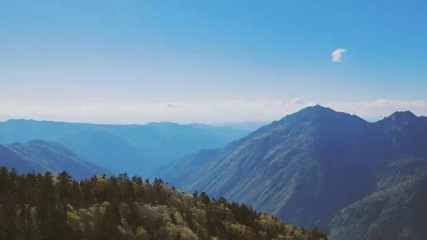 这些藏在深山里的温泉旅馆,日本人为何要抢着