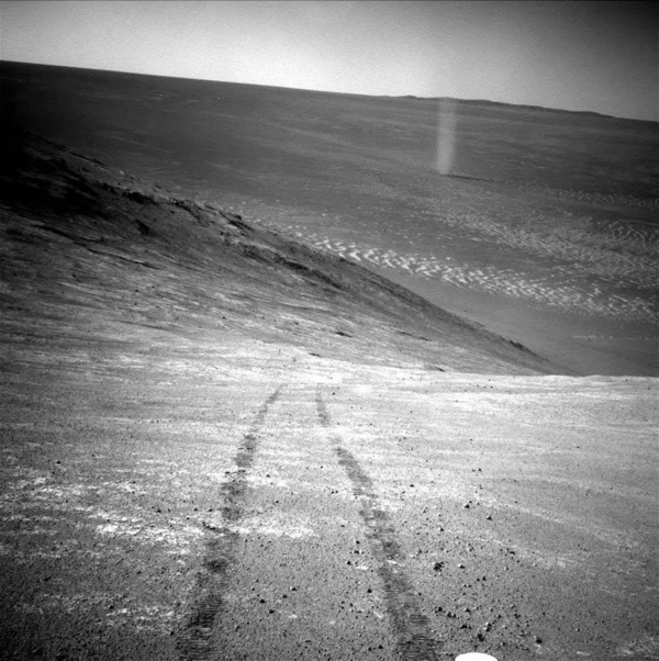 机遇号俯瞰火星的完美视野-搜狐科技