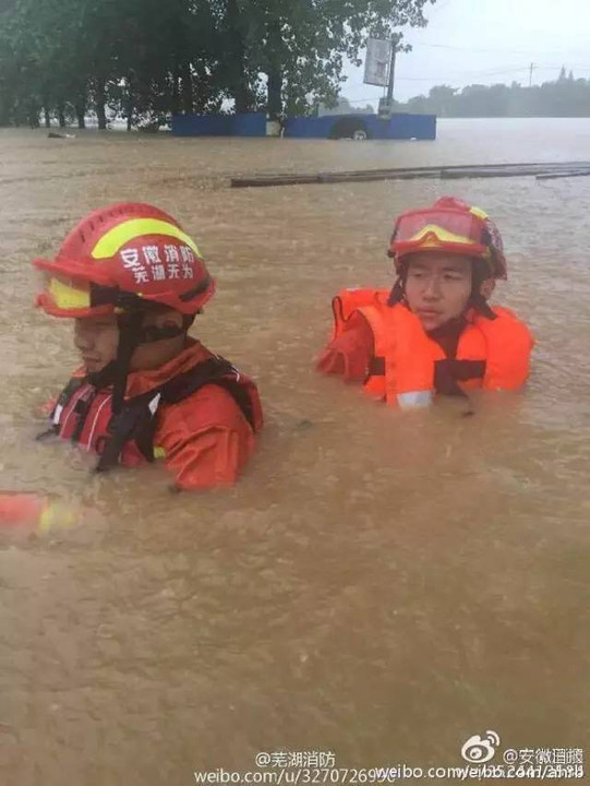 南方大雨肆虐,哈尔滨人向这些抗洪救灾的英雄
