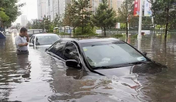 南方大雨肆虐,哈尔滨人向这些抗洪救灾的英雄