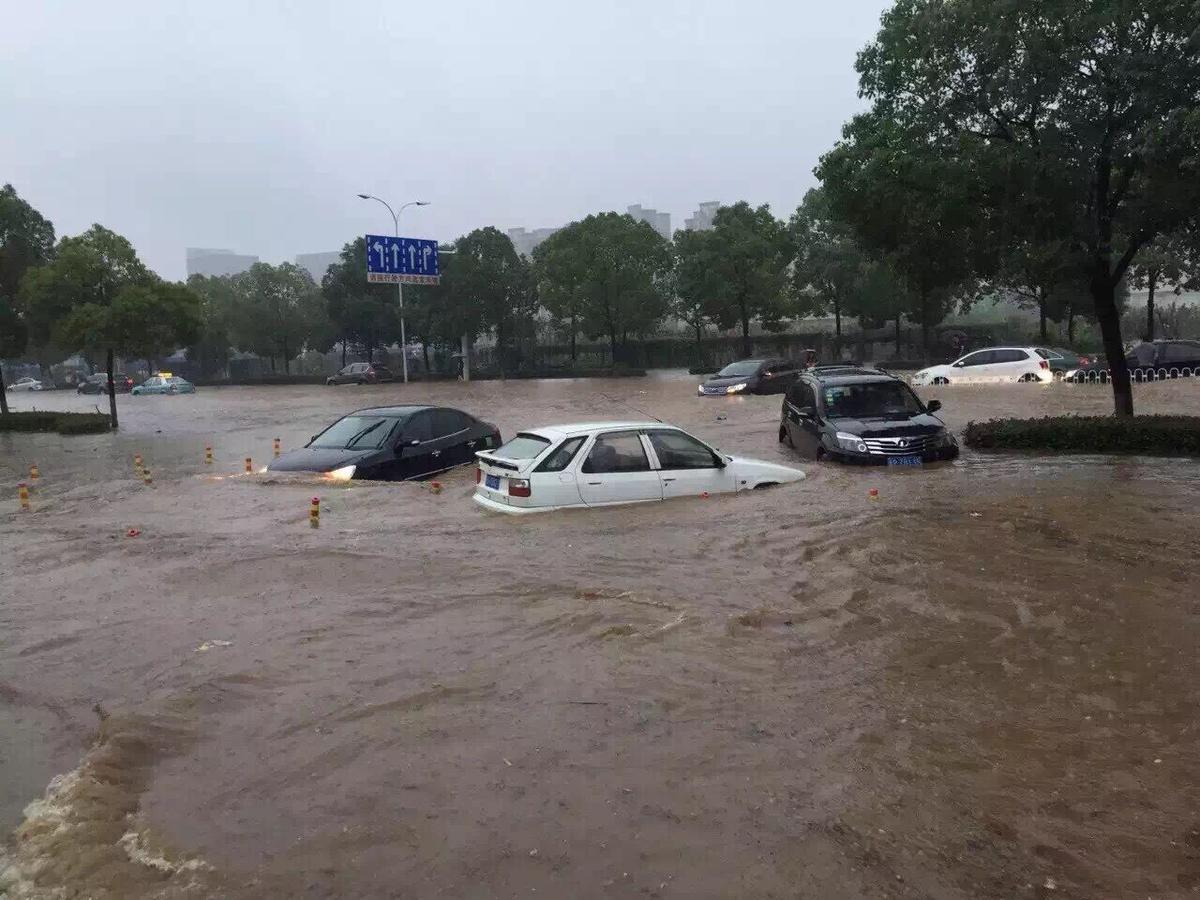 暴雨天汽车被淹，保险公司到底赔不赔？