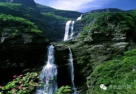 "飞流直下三千尺,疑是银河落九天"的开先瀑布也位于此,夏游庐山千万不