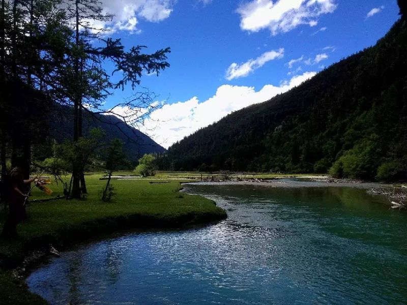 闷热夏日去甘孜莲花湖旅游享清凉