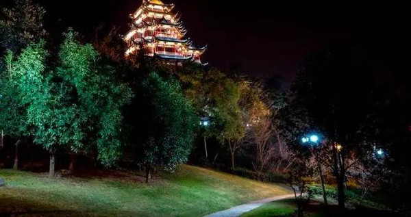 鸿恩寺公园延至晚上9点半闭园