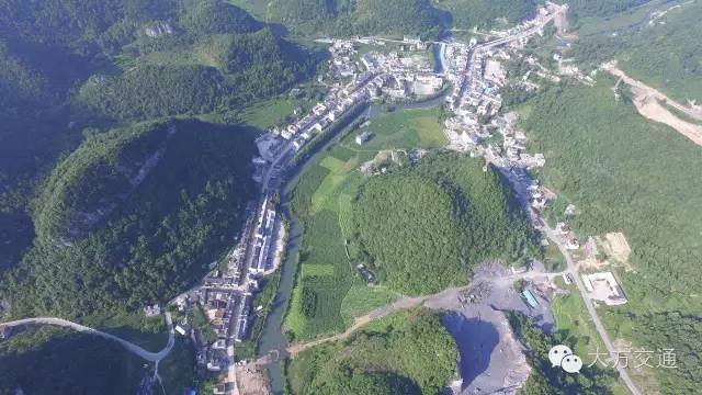 油杉河雨冲乡风光