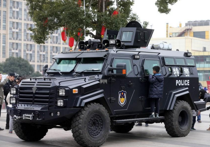 武装防暴部队特警的装用车,真的很少见.