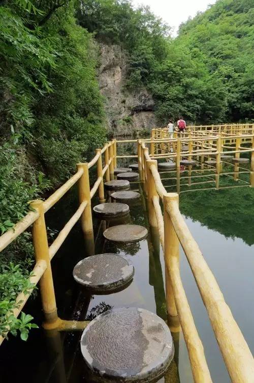 南阳淅川坐禅谷位于淅川县江口水库西,融佛文化,山水文化,古山寨文化