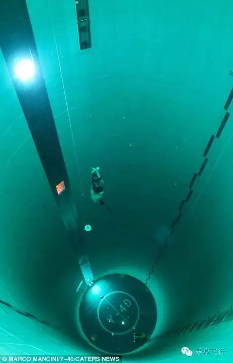 去冒险吧!世界上最深的温水泳池有130英尺深