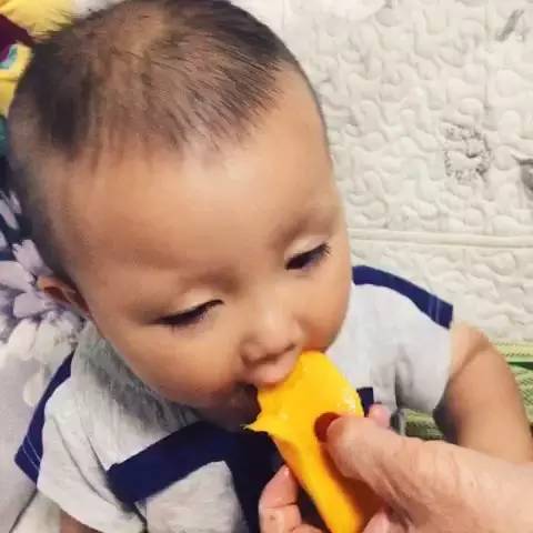 15个月女宝宝以前吃芒果都没过敏,这次吃了两