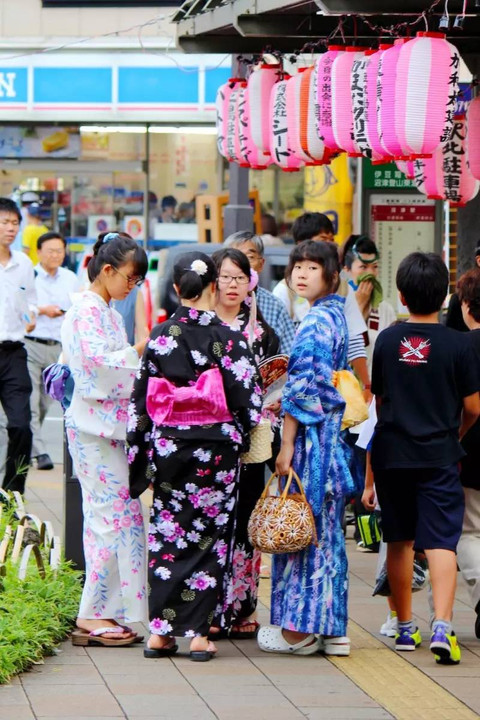 日本的传统游戏 看过日剧的都知道,只要有夏日祭就会有捞金鱼这个游戏