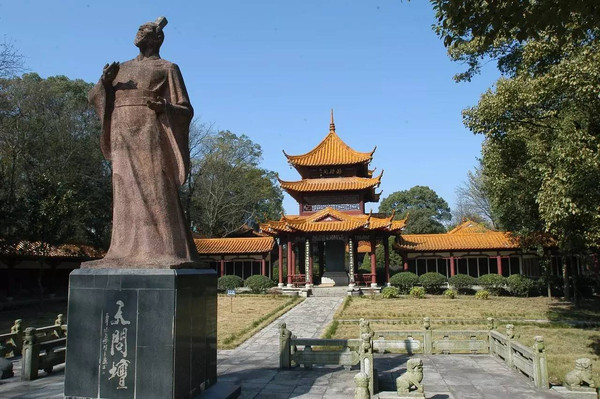 屈子祠,又名屈原庙,为祭祀战国时楚国大夫屈原神位之祠庙,位于湖南