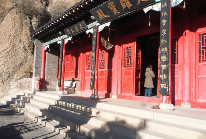 南昌翠岩寺宇宏壮,金碧辉煌,同为西山八大名刹