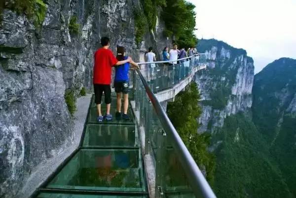 张家界大峡谷高空玻璃桥航拍视频,太壮观了!