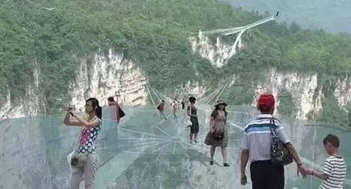 张家界大峡谷高空玻璃桥航拍视频,太壮观了!