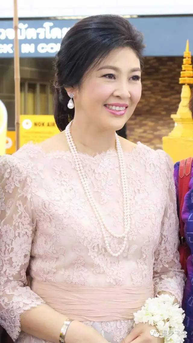 泰国前美女总理英拉展示泰北服装化身"旅游大使".